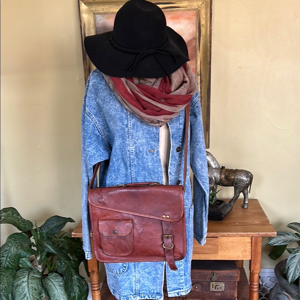 VINTAGE Brown Leather Crossbody Saddle Bag